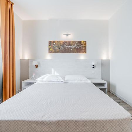 Confidence Hotel San Silvestro San Prospero Exterior photo